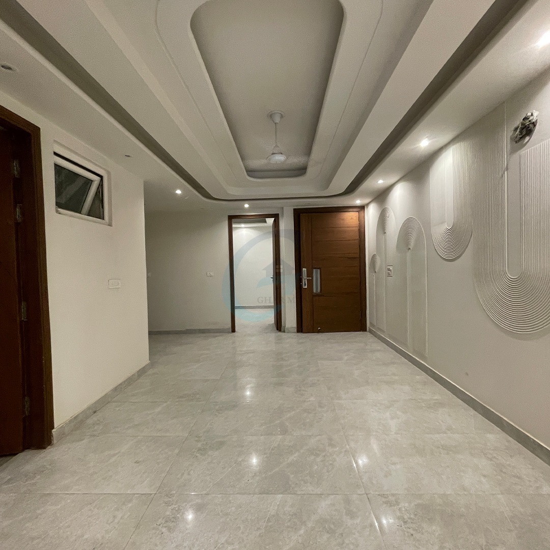 Metro ke paas registry vala 3 BHK Flat