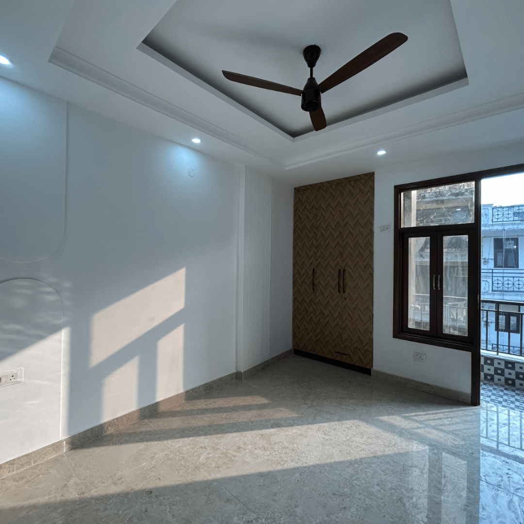 On Road 3 BHK Flat In Delhi